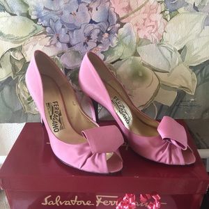 Salvatore Ferragamo Pink Faille' Heels Sz 71/2C no box anymore